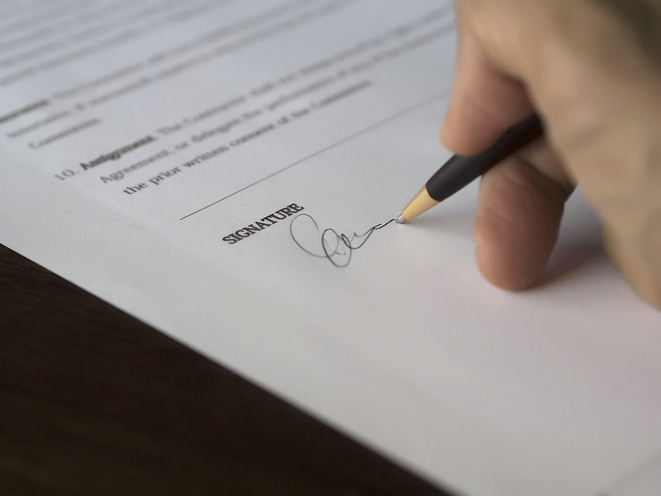 Signing signature in a business contract template