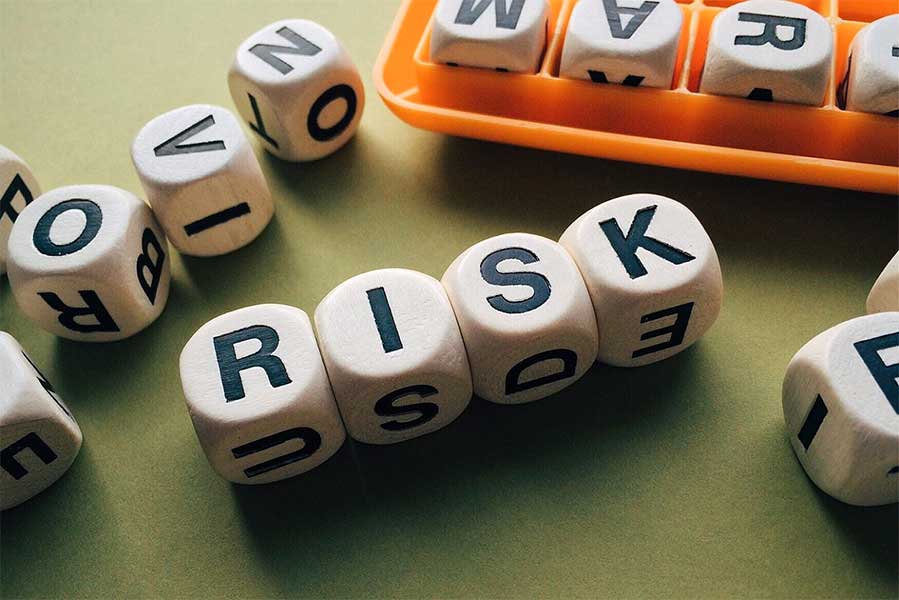 blocks-spelling-out-the-word-risk