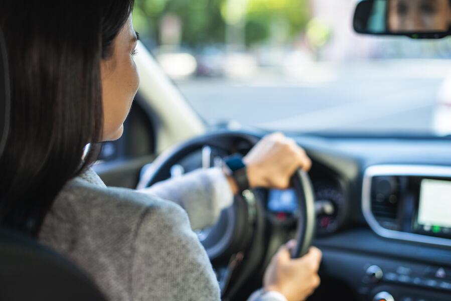 businesswoman-driving-car