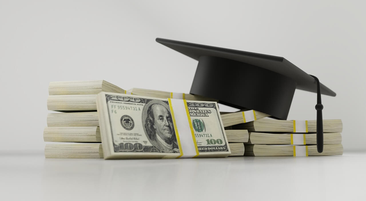 stacks-of-cash-with-a-graduation-hat-placed-on-top-of-them