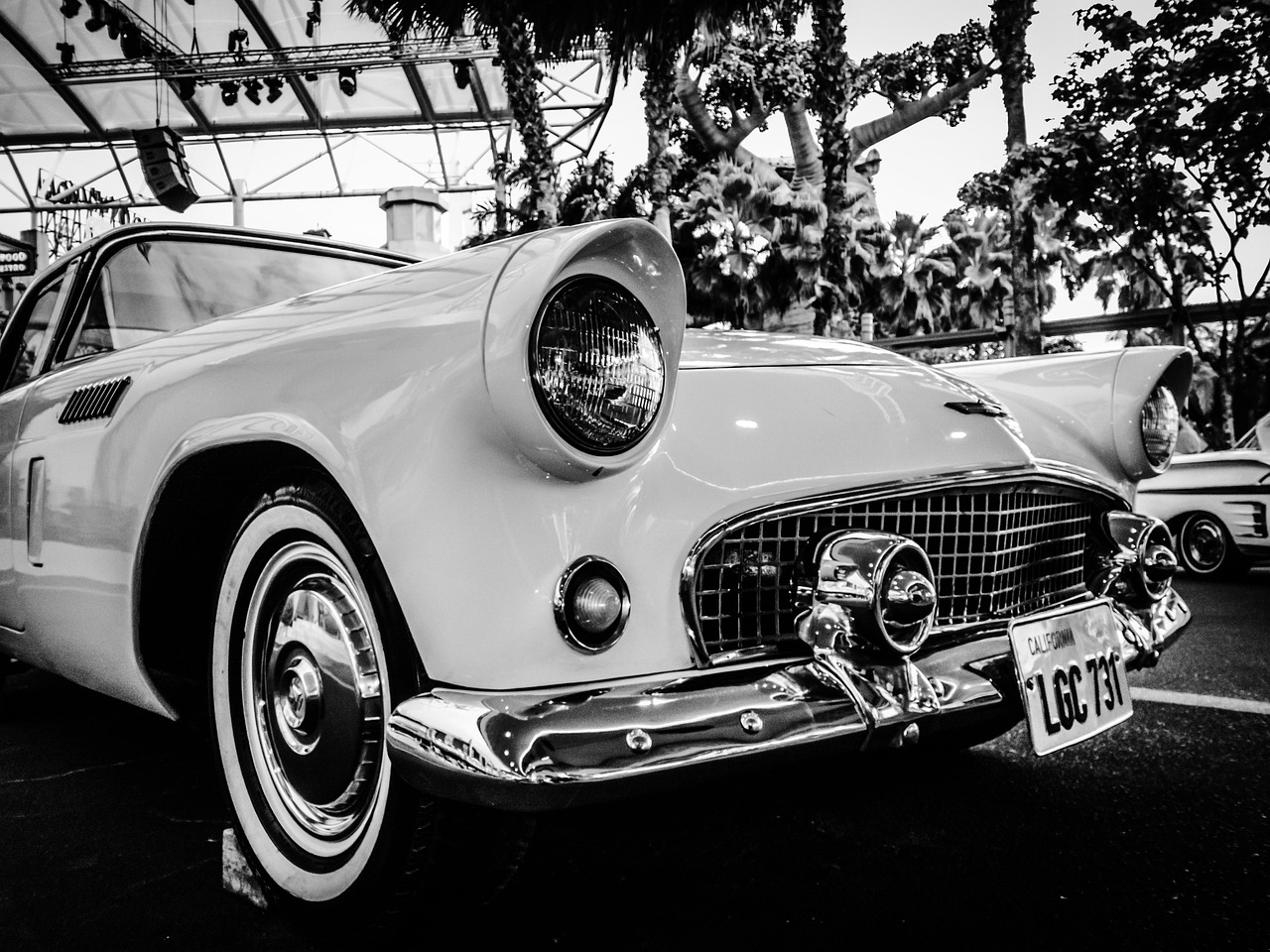 black-and-white-picture-of-a-car