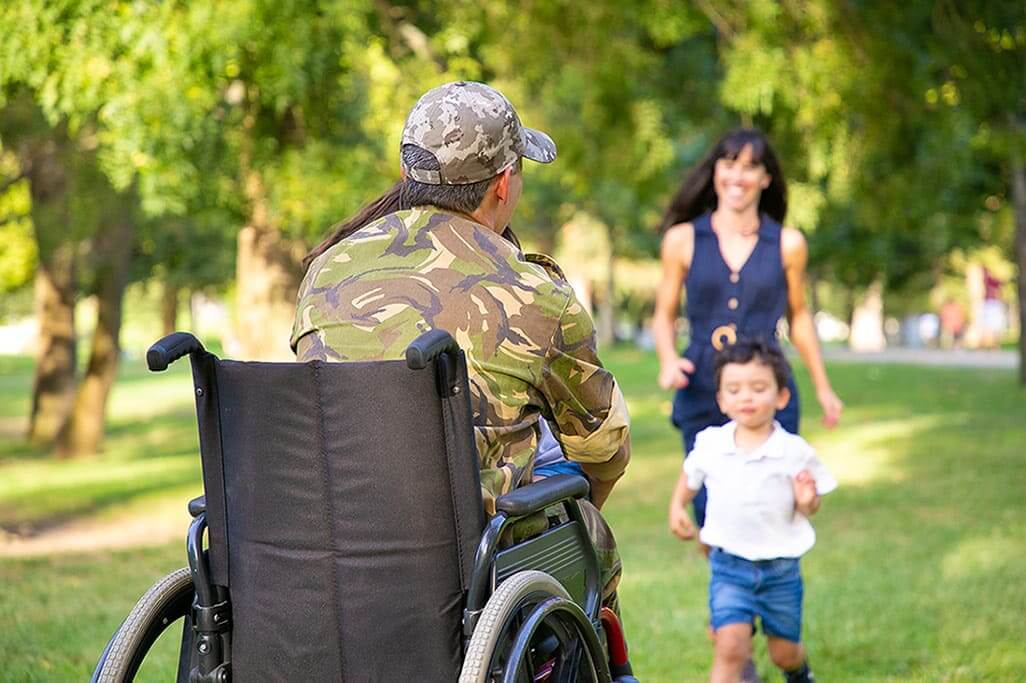 soldier-on-a-wheelchair-seeing-his-family